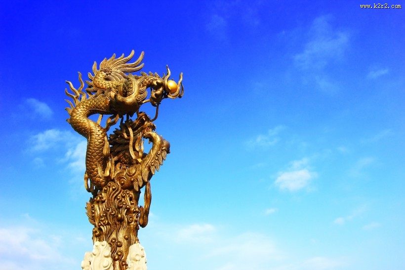 霸气的龙形雕塑图片