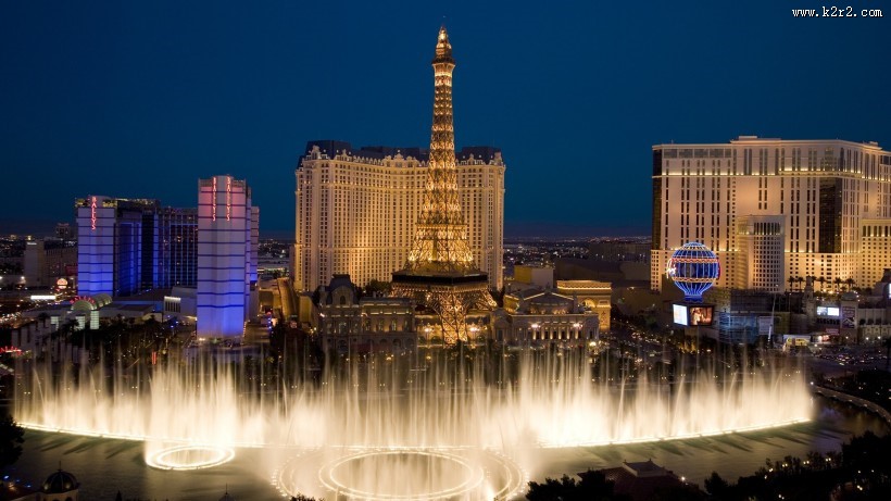 美丽的街景喷泉图片