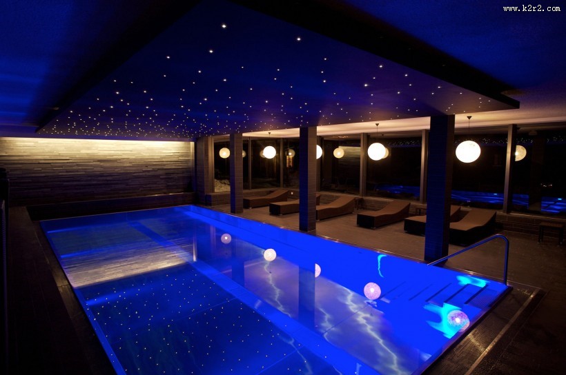 豪华别墅露天泳池图片