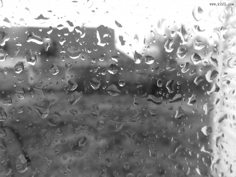 带有水珠的窗户图片