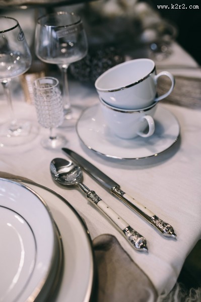 精致的餐桌装饰图片