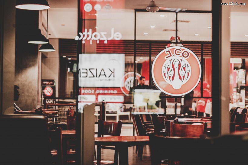 装修雅致的咖啡店图片