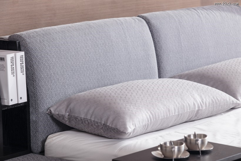 柔软舒适的大床图片