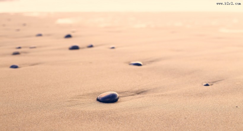 水边的鹅卵石图片