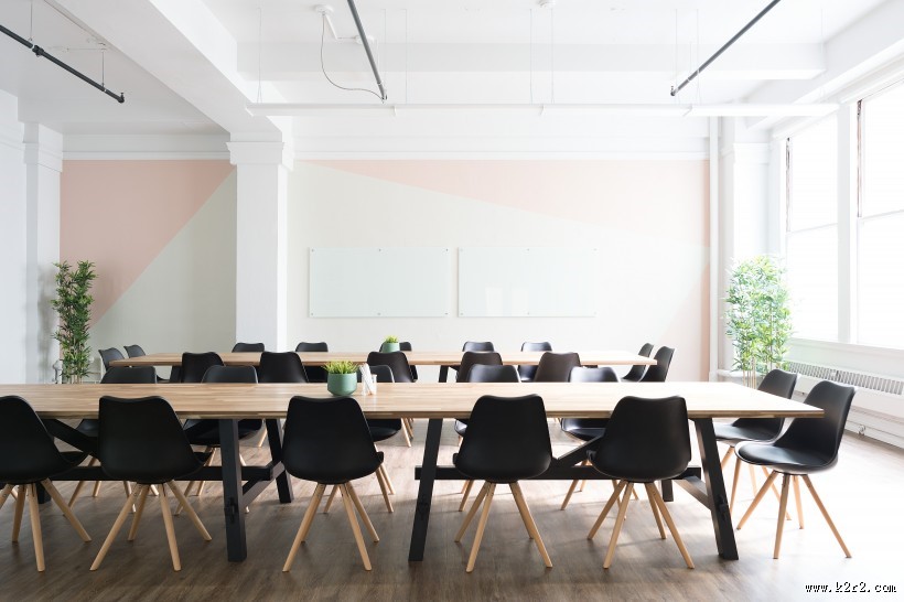 简约风格的会议室图片