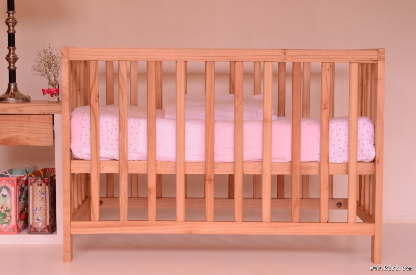 可爱温馨婴儿床图片