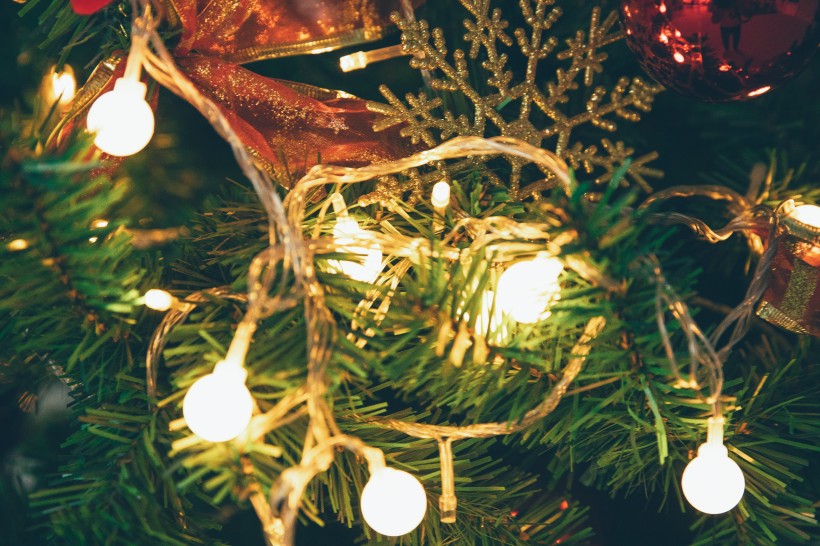 圣诞节布置的圣诞树图片