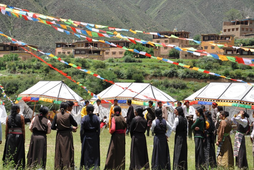 藏区耍坝子节日图片