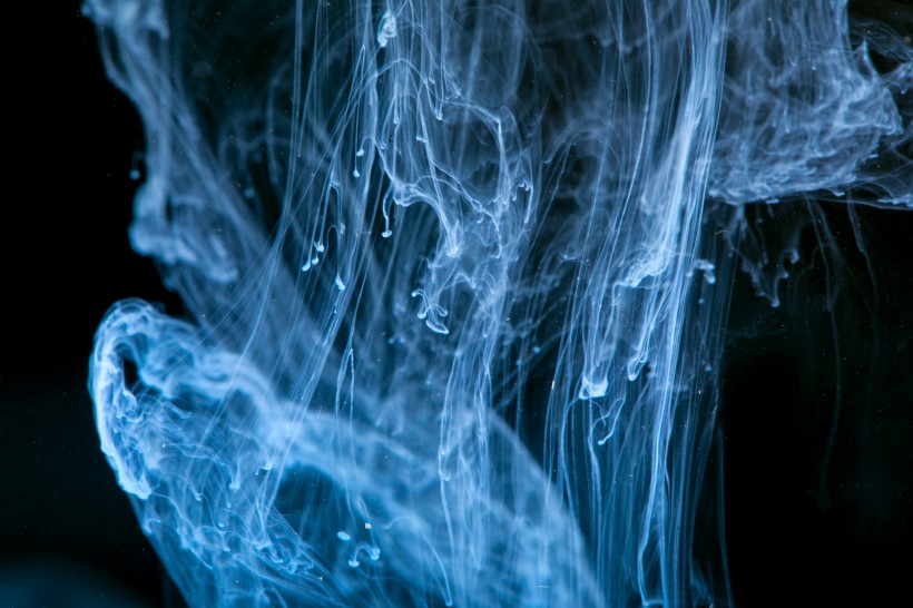 蓝色色彩流动背景图片