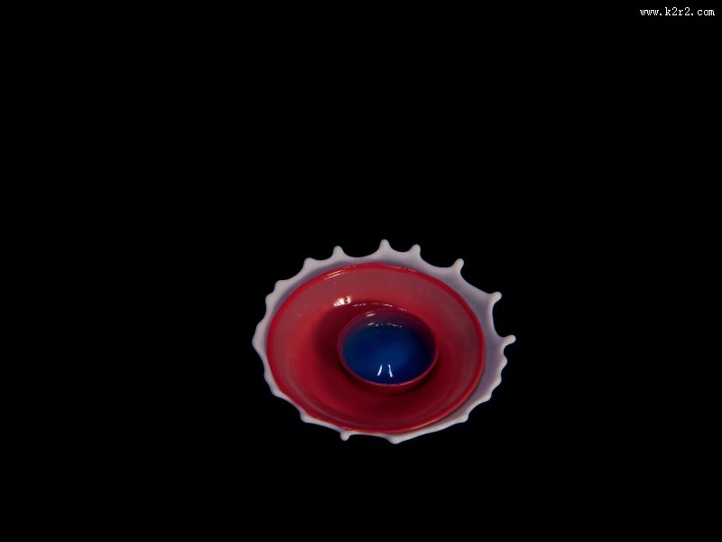 碟子形状的水滴图片