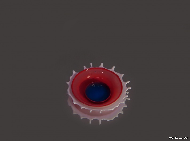 碟子形状的水滴图片