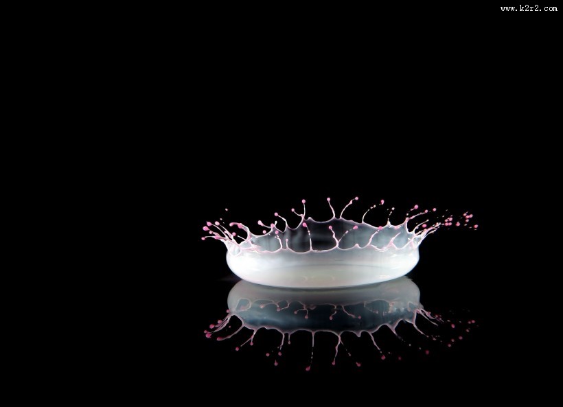 撞板的水滴图片