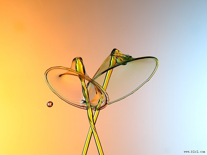 交叉的水花图片