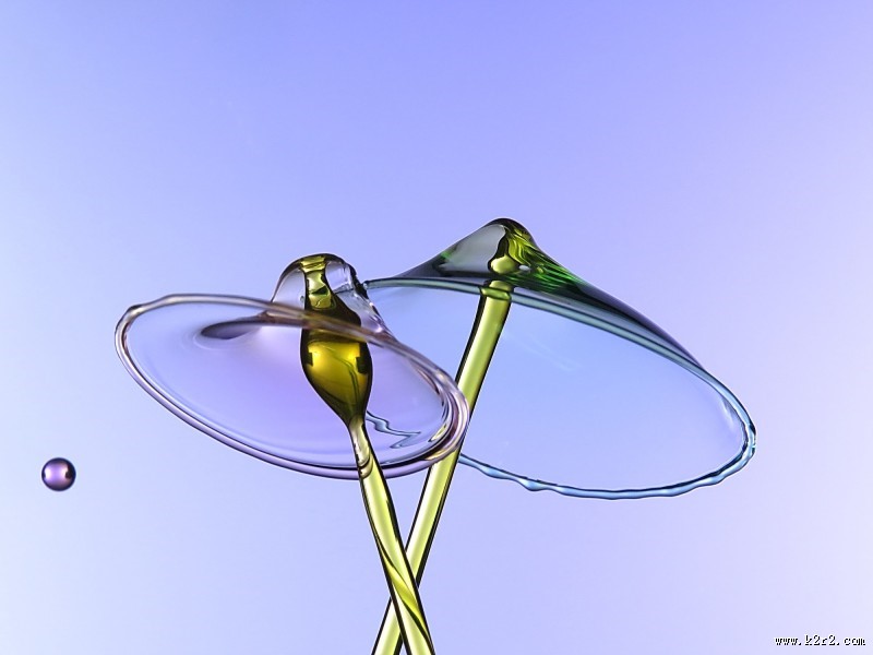 交叉的水花图片