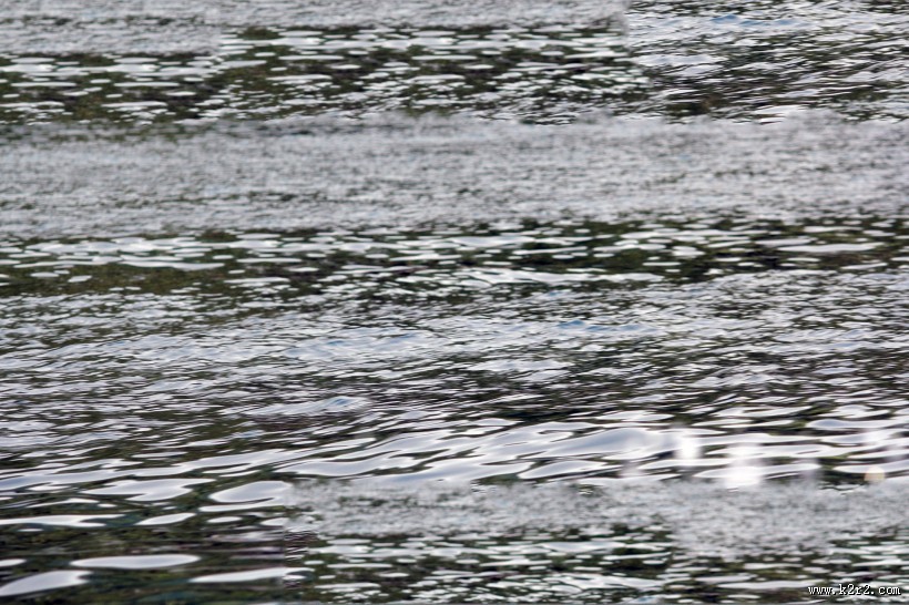 清澈平滑的水面背景图片大全