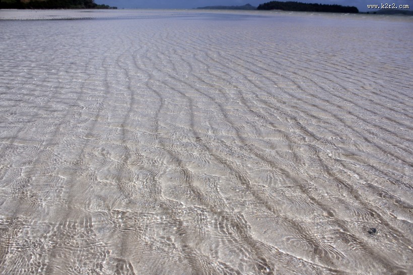清澈平滑的水面背景图片大全