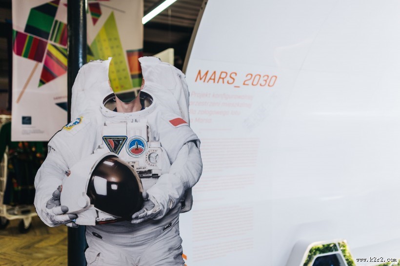 太空舱模型的展览图片