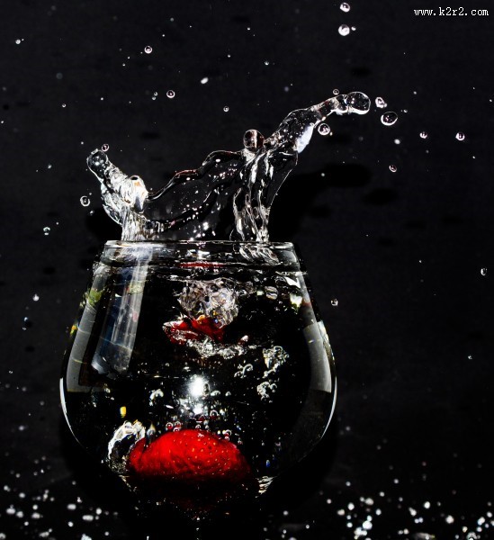 水珠飞溅摄影图片