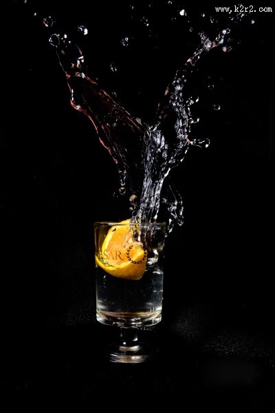 水珠飞溅摄影图片