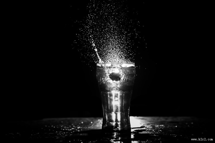 水珠飞溅摄影图片