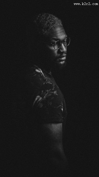 暗调人像摄影图片