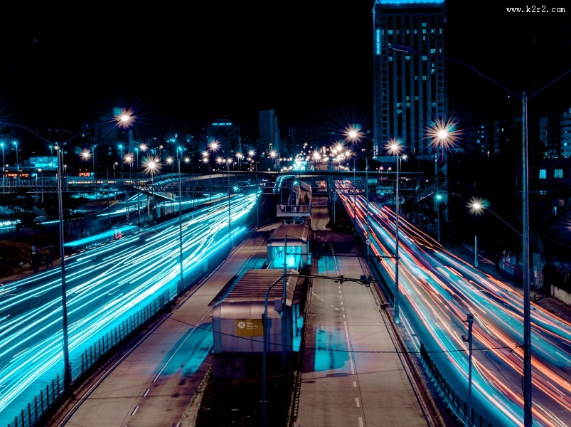 延时拍摄的彩色光线图片