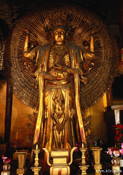 金光闪闪的佛像图片