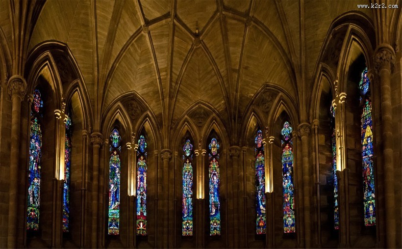 教堂玻璃彩色花窗图片