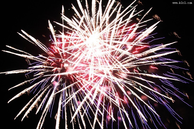 夜空里的烟花图片