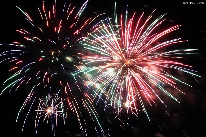 夜空里的烟花图片