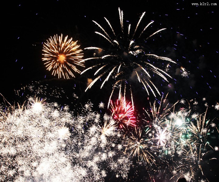 夜空里的烟花图片