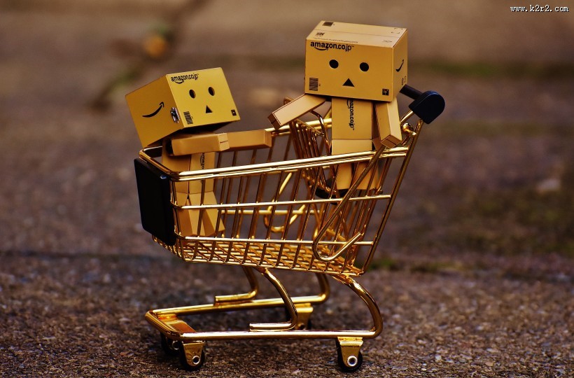 购物车上的纸箱人图片