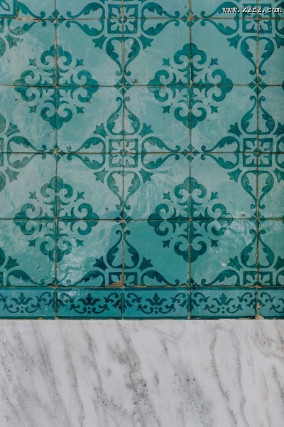 图案规律的釉面瓷砖图片