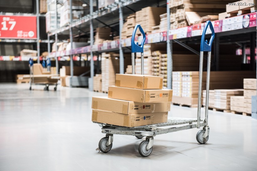 宜家自提货品拉车图片