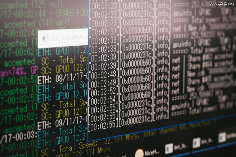 电脑屏幕上的代码图片