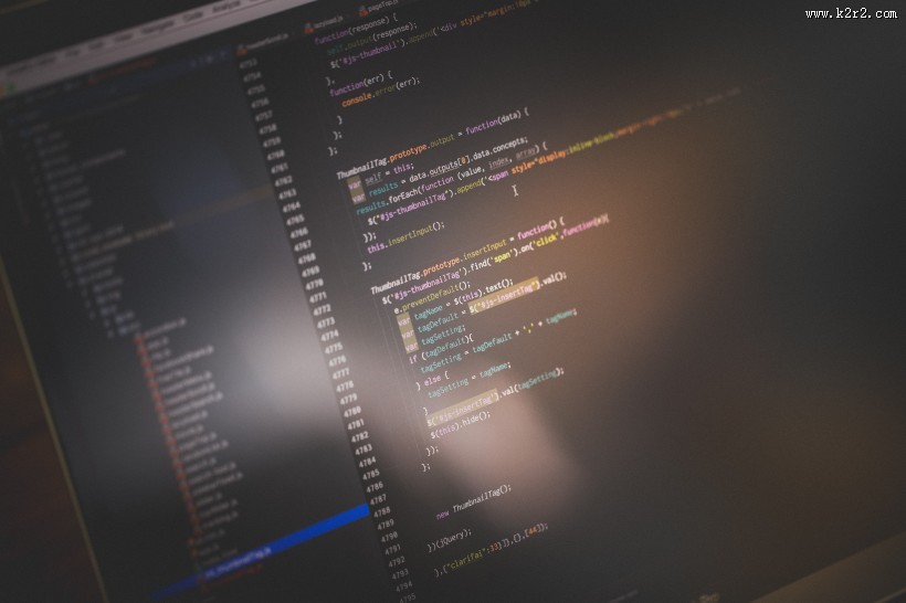 电脑屏幕上的代码图片