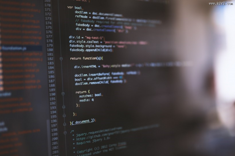 电脑屏幕上的代码图片