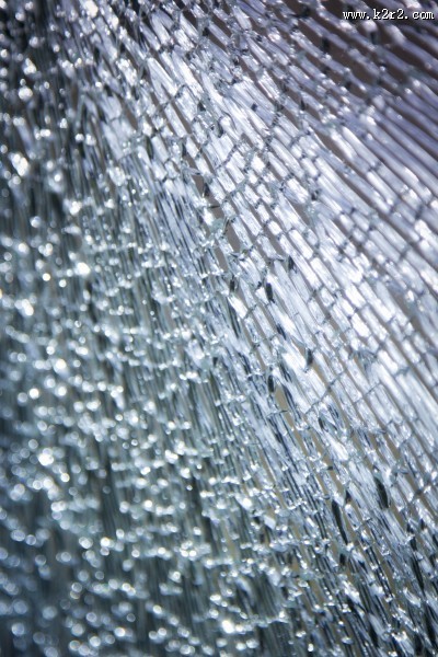 被打碎的玻璃图片