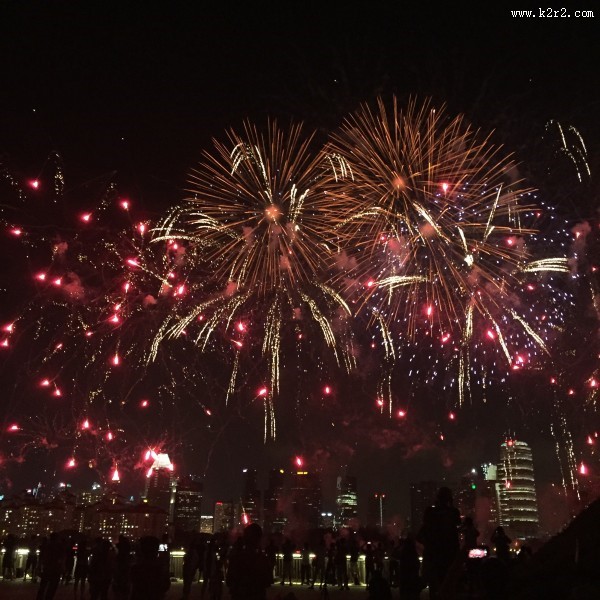 高空中绚丽的烟花图片大全