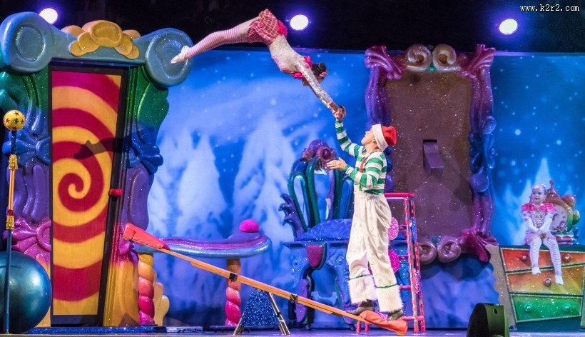 观赏性极强的杂技表演图片