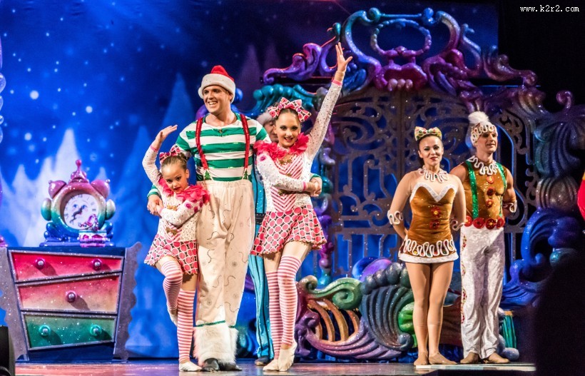 观赏性极强的杂技表演图片