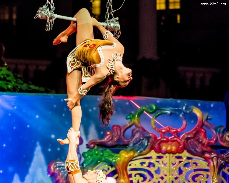 观赏性极强的杂技表演图片