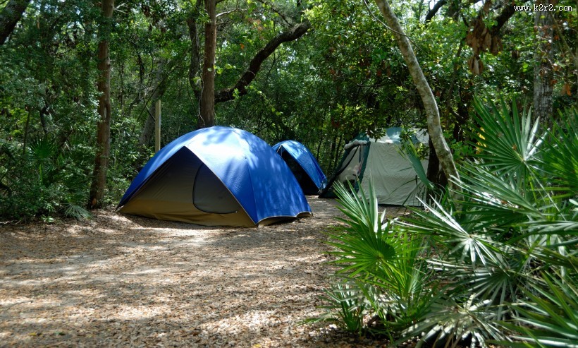 野外露营搭建的帐篷图片大全