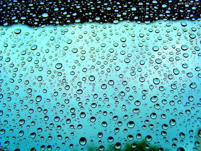 窗外的雨滴图片