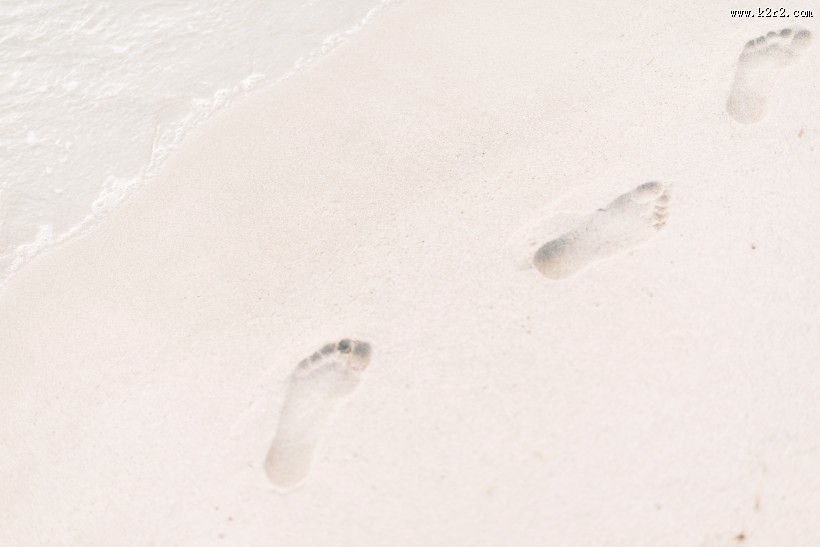 人走后留下来的脚印图片