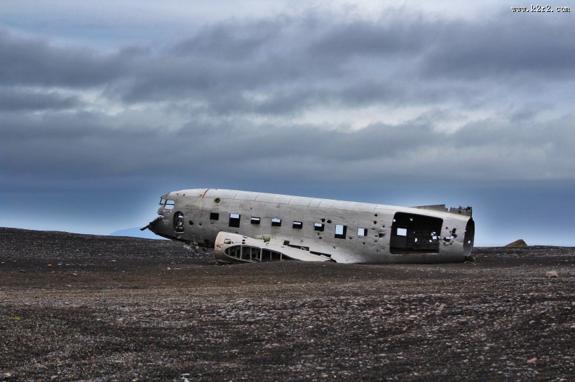 坠毁的飞机图片