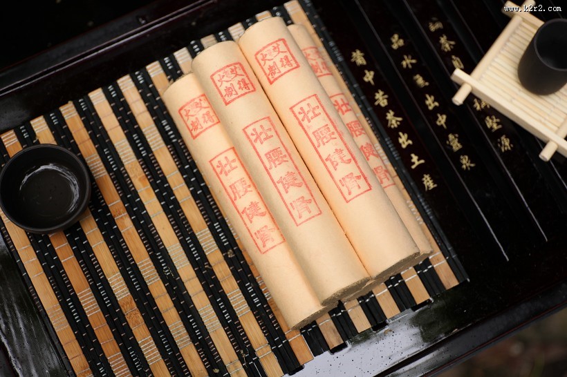 养生艾草熏香图片