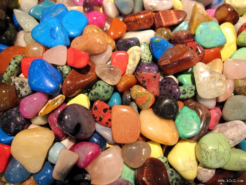 彩色的鹅卵石图片