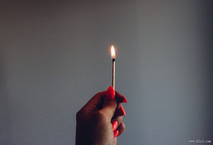 着火的火柴图片