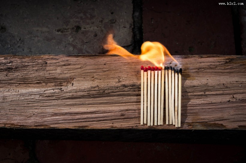 着火的火柴图片